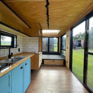 Maison Conteneur Préfabriquée 20′ HC – Module Habitable Isolé (Acier & Laine de Roche)