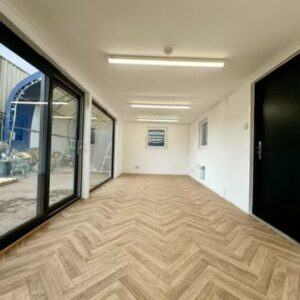 Conteneur Modulaire 40 Pieds Bureau / Réfectoire – Design « Black Edition » avec Grandes Baies Vitrées (Anti-Vandale)
