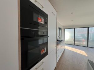 Mobil-Home « Camp II » – Design Scandinave en Bois (Cuisine Équipée & Finitions Haut de Gamme)