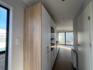 Mobil-Home « Camp II » – Design Scandinave en Bois (Cuisine Équipée & Finitions Haut de Gamme)