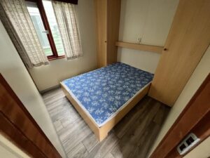 Mobil-Home « Chalet Wood Gray » 10,8 x 3,7m – Design Moderne avec Bow-Window & Double Entrée