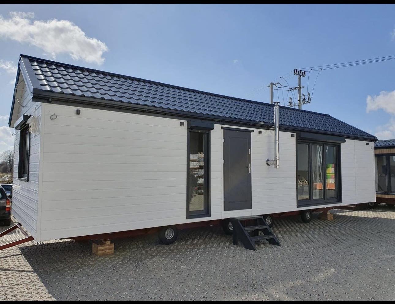 Mobil-Home « Reale II » 12x4m – Toit à 30° avec Poêle à Granulés et Plafond en Bois (3 Chambres)