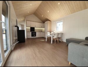 Mobil-Home « Reale II » 12x4m – Toit à 30° avec Poêle à Granulés et Plafond en Bois (3 Chambres)