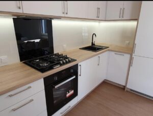 Mobil-Home « Reale II » 12x4m – Toit à 30° avec Poêle à Granulés et Plafond en Bois (3 Chambres)