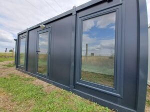 Module Préfabriqué 15 m² « Design » (6x2,5m) – Bureau Vitré Gris Anthracite Isolé