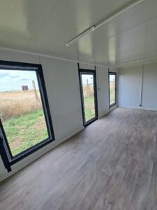 Module Préfabriqué 15 m² « Design » (6x2,5m) – Bureau Vitré Gris Anthracite Isolé