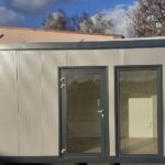 Module Commercial Vitré 18m² (6x3m) avec Sanitaires – Isolation Premium 100mm (Showroom / Bureau de vente)