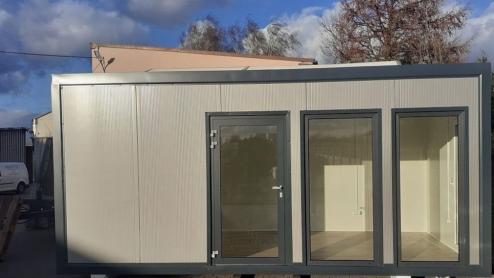 modulo-commerciale-18m²-con-servizi-igienici-1.jpg Module Commercial Vitré 18m² (6x3m) avec Sanitaires – Isolation Premium 100mm (Showroom / Bureau de vente) – Image 1